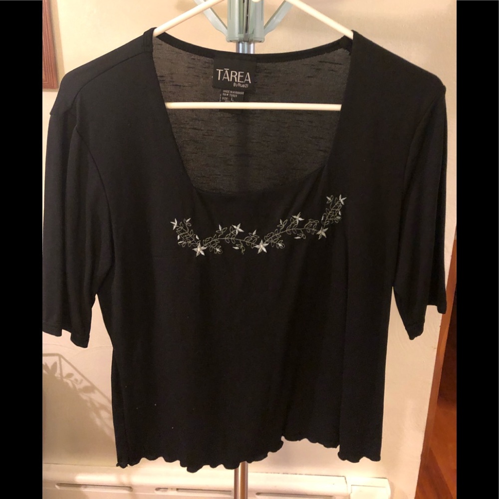 Black box neck top w/embroidered flowers